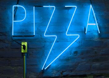 Pizza Hut und Yeastie Boys kollaborieren bei aufregendem New York-Style-Pizza-Bagel – Entdecke, wie du deinen kostenlos ergatterst!